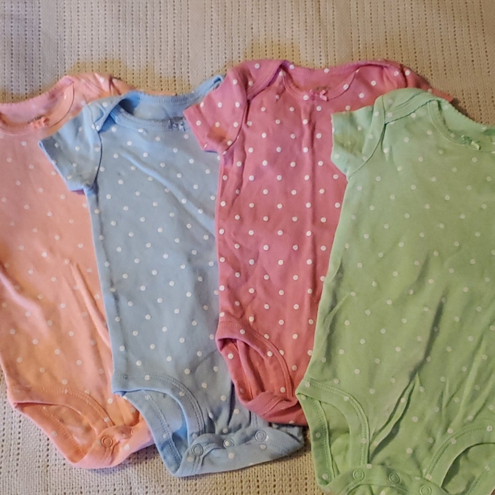 4, 6m onesies